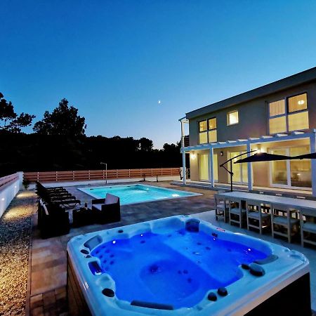 Villa Olivia - New And Modern House With Pool, Souna, Jacuzzi & Playground, Liznjan - Istra エクステリア 写真