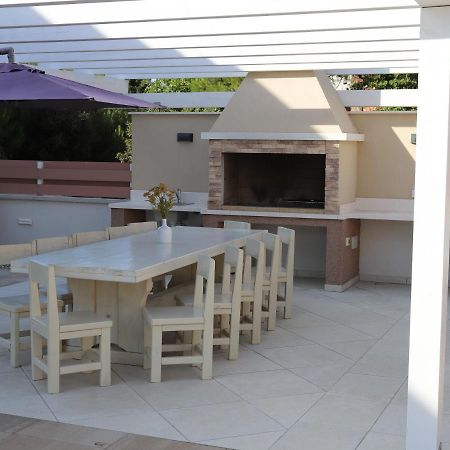 Villa Olivia - New And Modern House With Pool, Souna, Jacuzzi & Playground, Liznjan - Istra エクステリア 写真