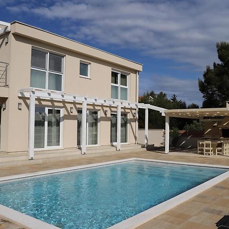 Villa Olivia - New And Modern House With Pool, Souna, Jacuzzi & Playground, Liznjan - Istra エクステリア 写真