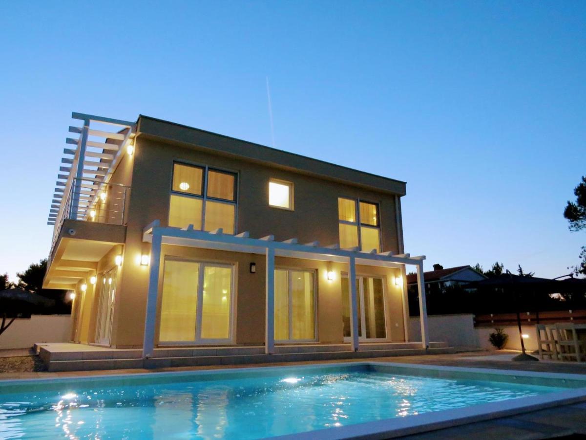 Villa Olivia - New And Modern House With Pool, Souna, Jacuzzi & Playground, Liznjan - Istra エクステリア 写真