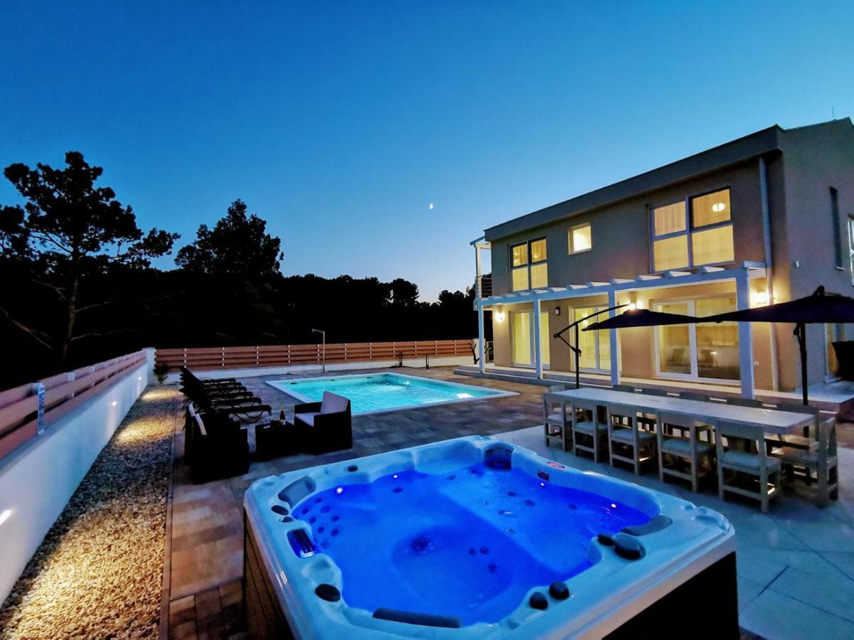 Villa Olivia - New And Modern House With Pool, Souna, Jacuzzi & Playground, Liznjan - Istra エクステリア 写真