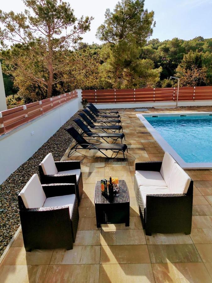 Villa Olivia - New And Modern House With Pool, Souna, Jacuzzi & Playground, Liznjan - Istra エクステリア 写真