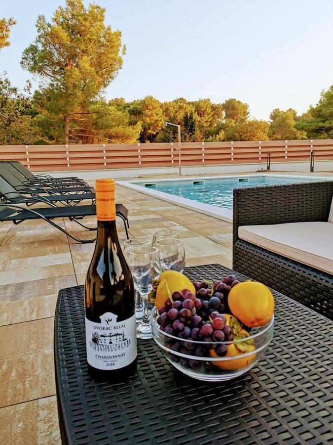Villa Olivia - New And Modern House With Pool, Souna, Jacuzzi & Playground, Liznjan - Istra エクステリア 写真