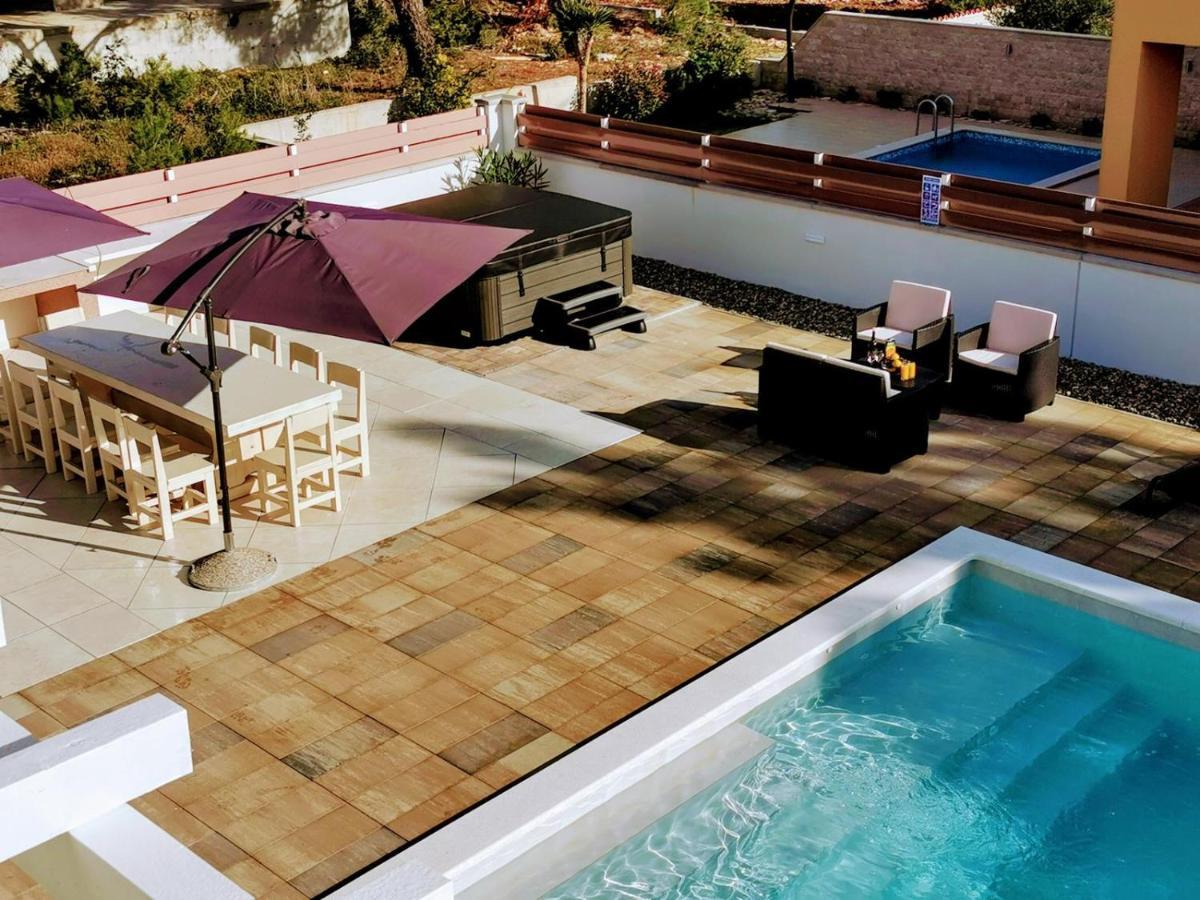 Villa Olivia - New And Modern House With Pool, Souna, Jacuzzi & Playground, Liznjan - Istra エクステリア 写真