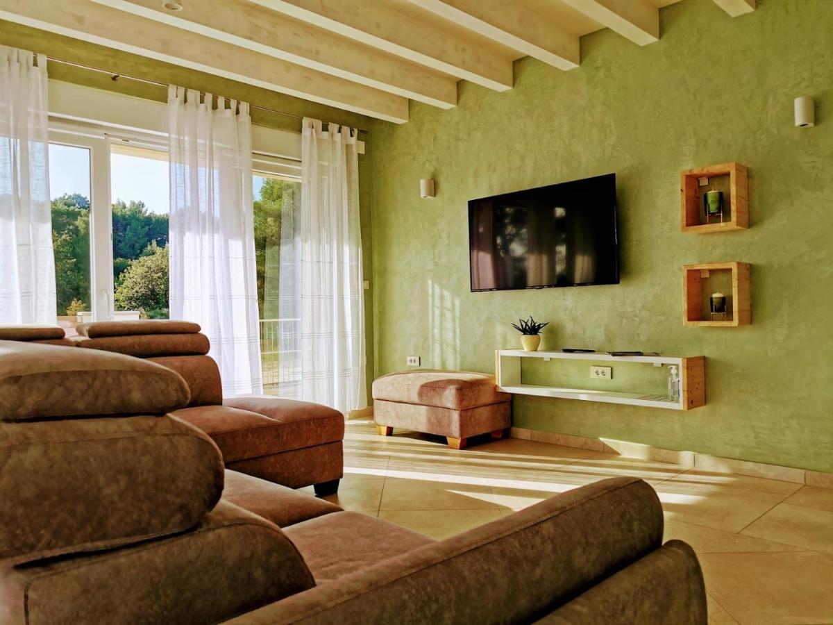Villa Olivia - New And Modern House With Pool, Souna, Jacuzzi & Playground, Liznjan - Istra エクステリア 写真