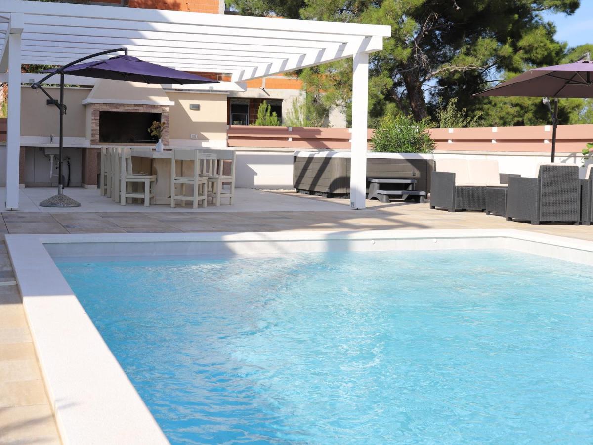 Villa Olivia - New And Modern House With Pool, Souna, Jacuzzi & Playground, Liznjan - Istra エクステリア 写真