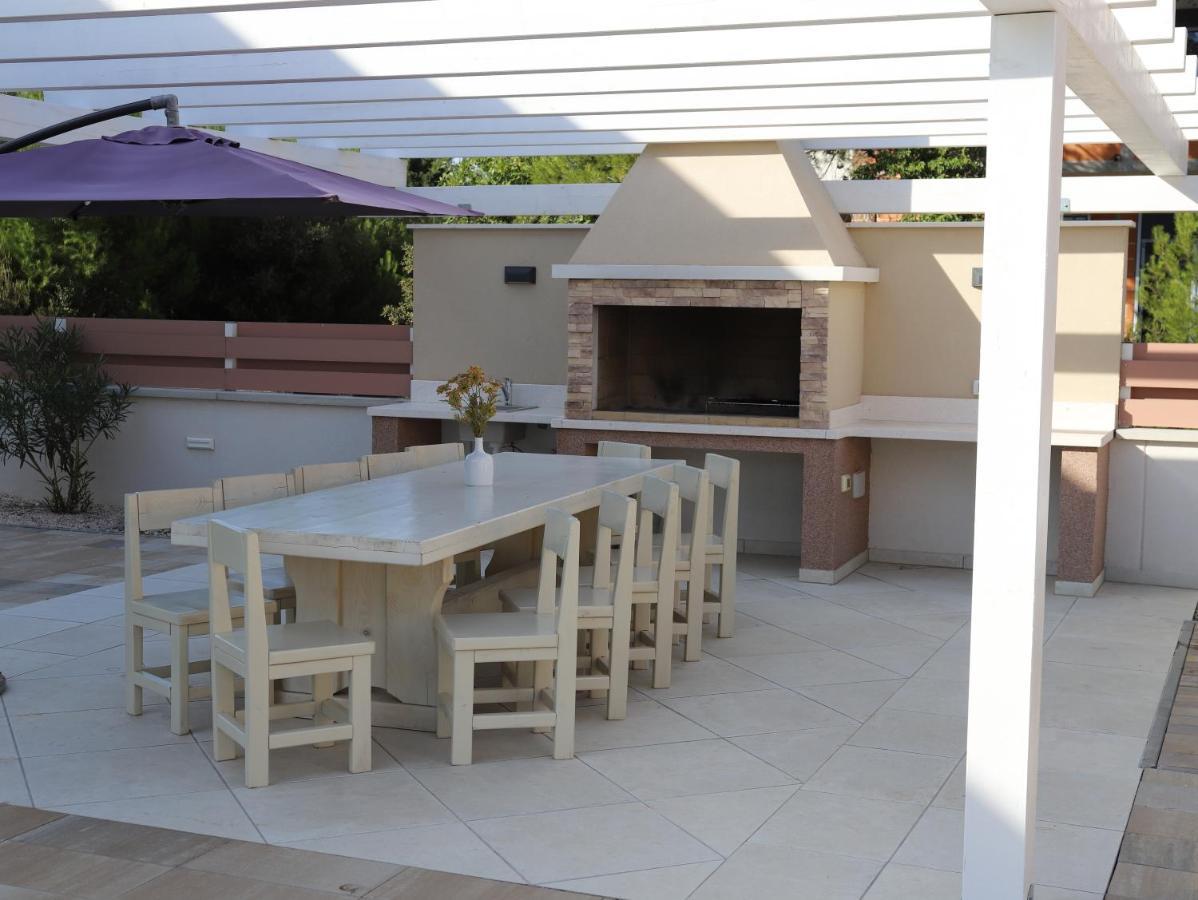 Villa Olivia - New And Modern House With Pool, Souna, Jacuzzi & Playground, Liznjan - Istra エクステリア 写真